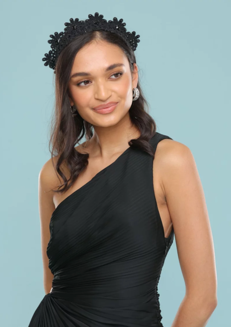 Breathess Fascinator in Black